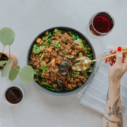 Roasted sweet potatoes w. quinoa and red leaf lettuce